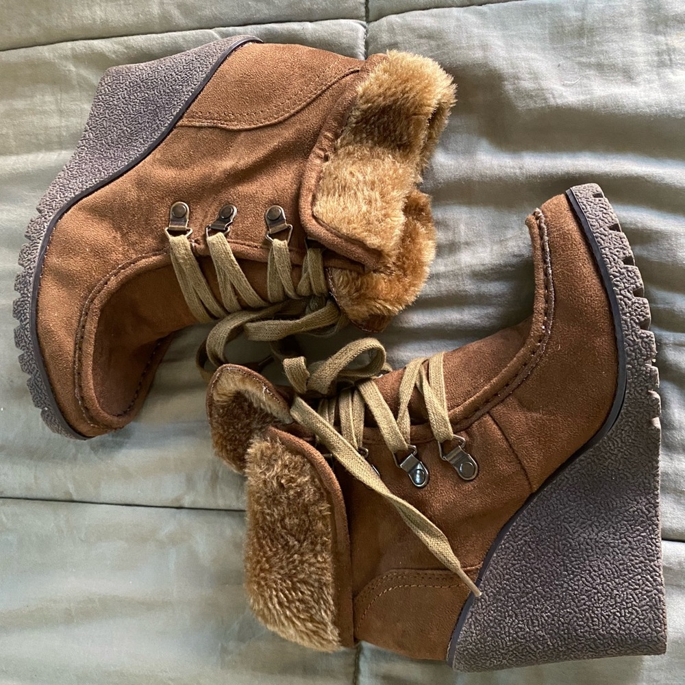 Women’s fur booties. Size 8